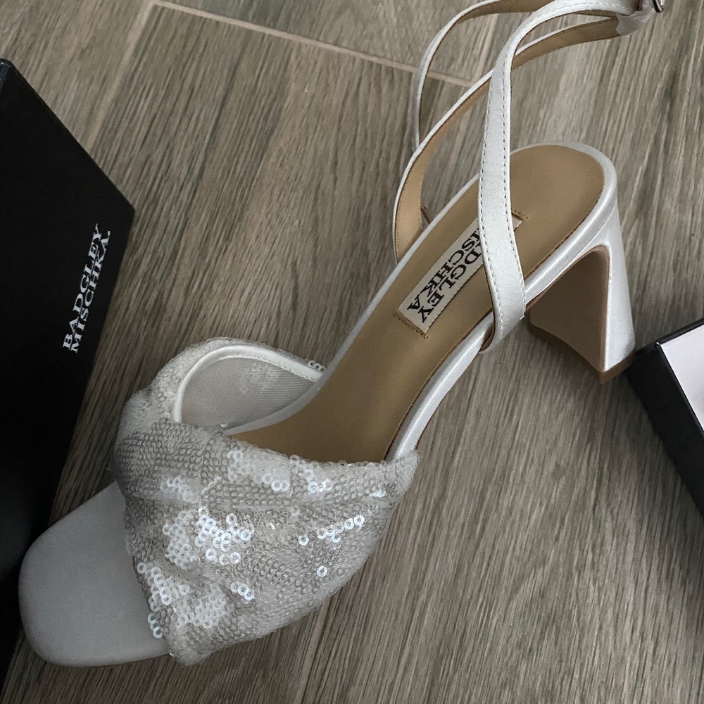 BNWT Badgley Mischka Heels